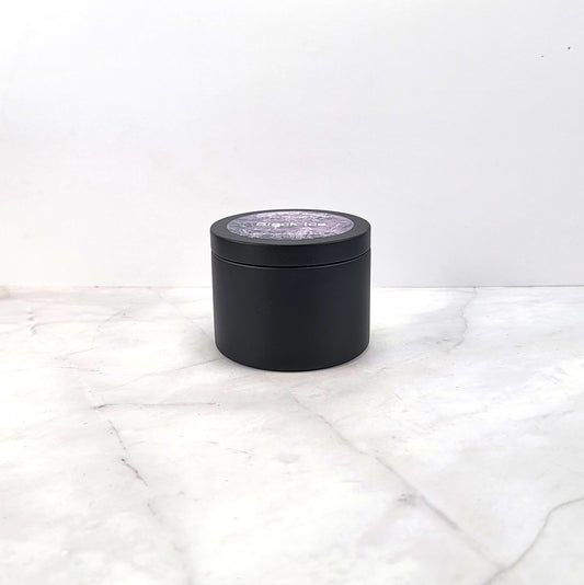 Long-lasting Black Ice candle for a fresh and adventurous ambiance