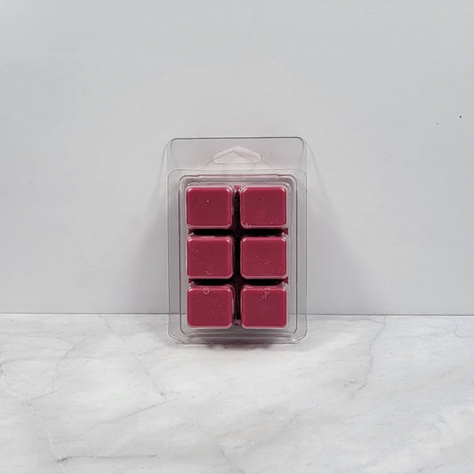 Hand-poured soy wax melt with fruity and creamy notes