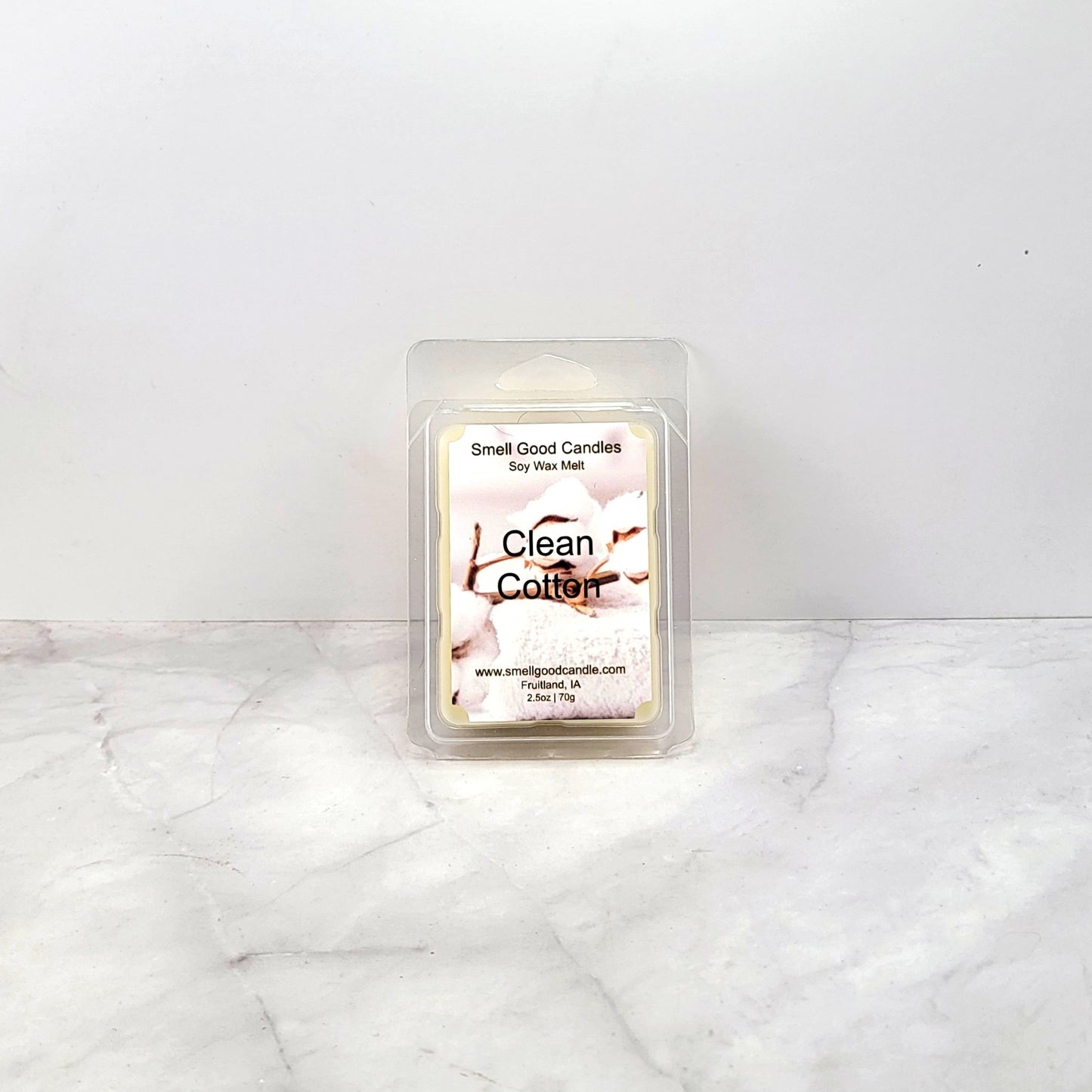 Laundry-inspired wax melt with lemon, violet, and baby powder notes