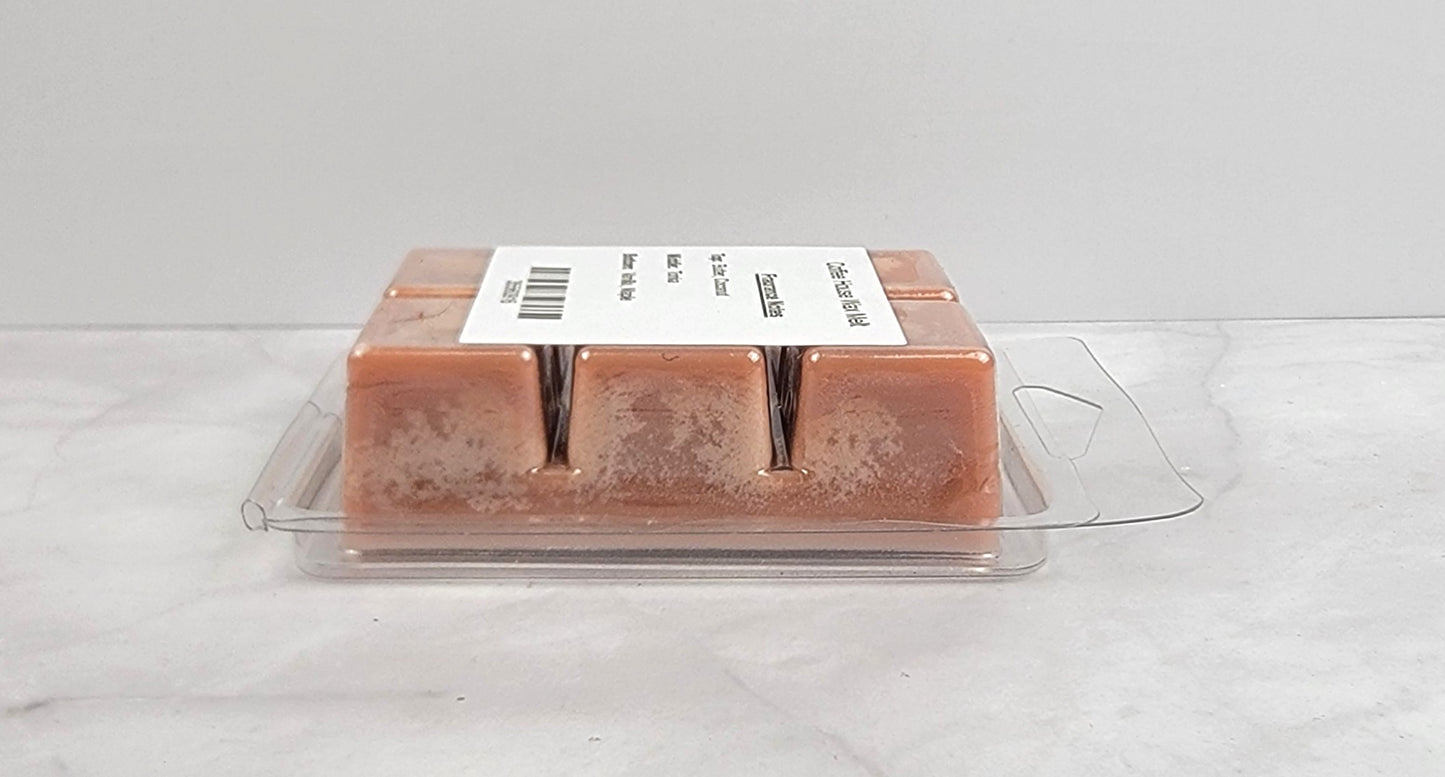 Aromatic wax melt with butter, coconut, and warm tonka bean fragrance