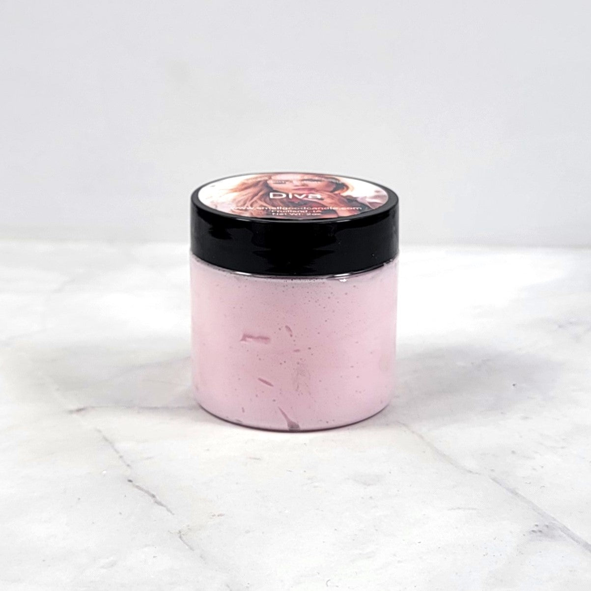 Bold, fruity-floral lotion with chocolate and amber notes