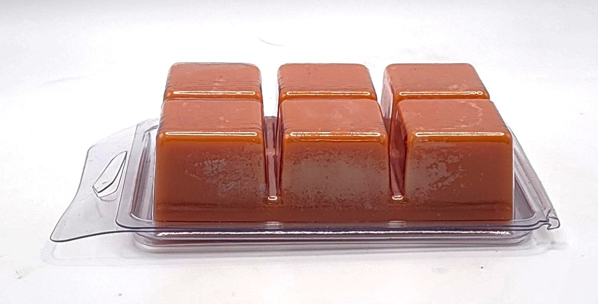 Soy wax melt featuring the comforting fragrance of pumpkin, cinnamon, and cedarwood