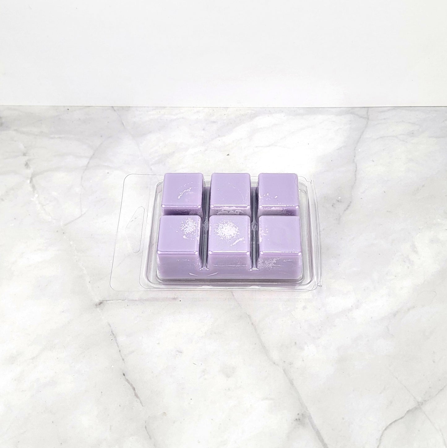 Long-lasting lilac wax melt for home
