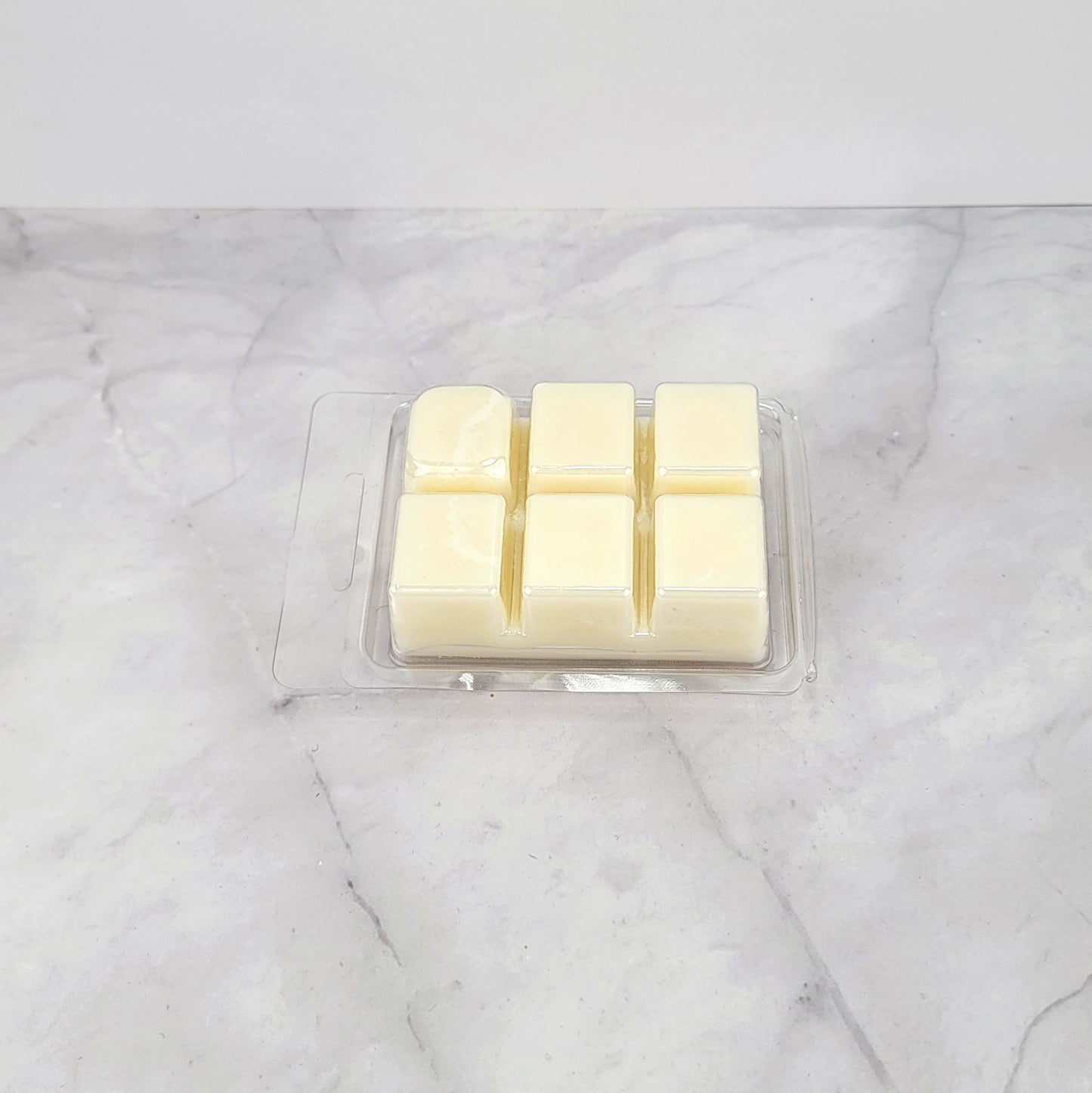 Relaxing aromatherapy wax melt with citrus and mint fragrance