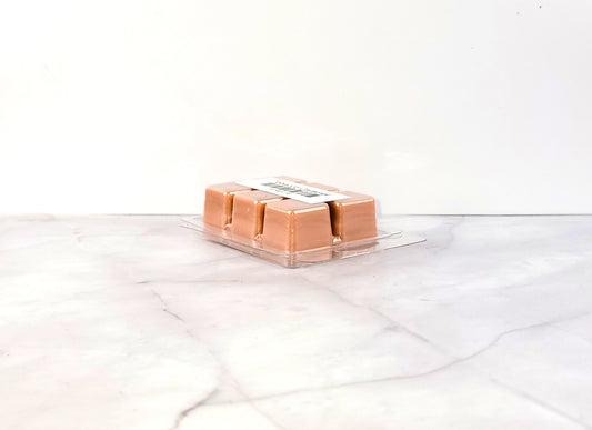 Sweet and smoky wax melt with tobacco and caramel fragrance