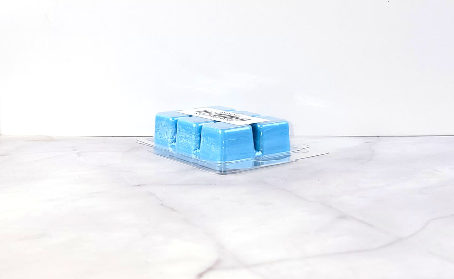 Fruity tropical wax melt with island-inspired decor