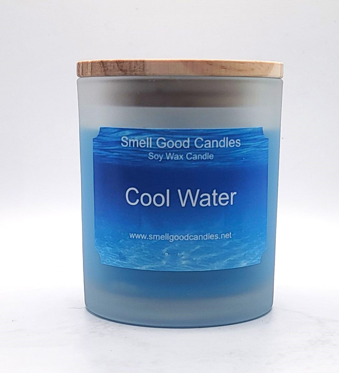 Eco-friendly soy wax candle with a crisp, refreshing aroma of mint and musk
