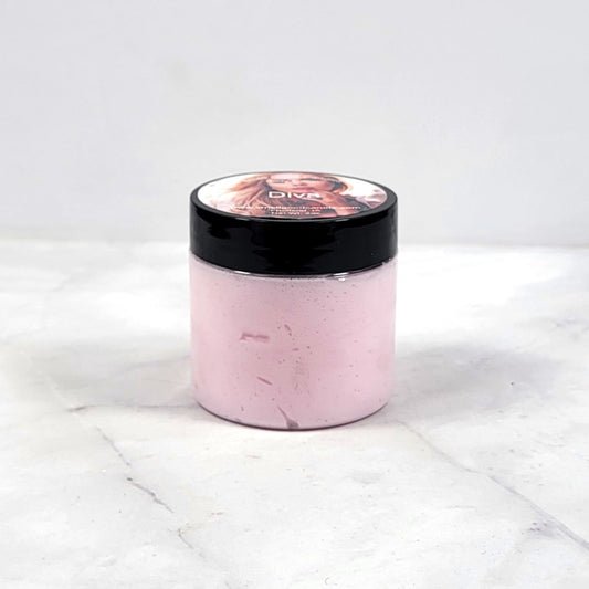 Bold, fruity-floral lotion with chocolate and amber notes