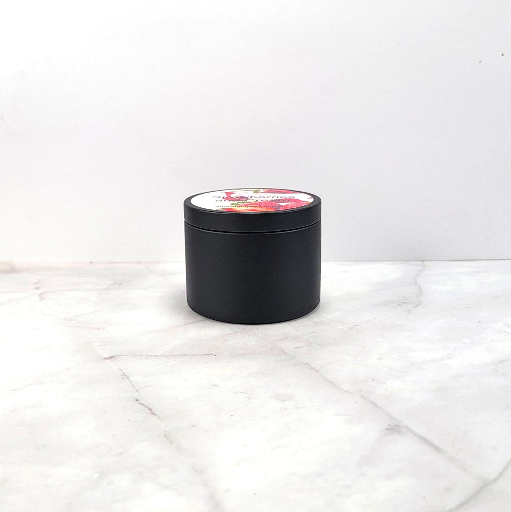 Pink wax candle evoking strawberries, lemon, and sugar