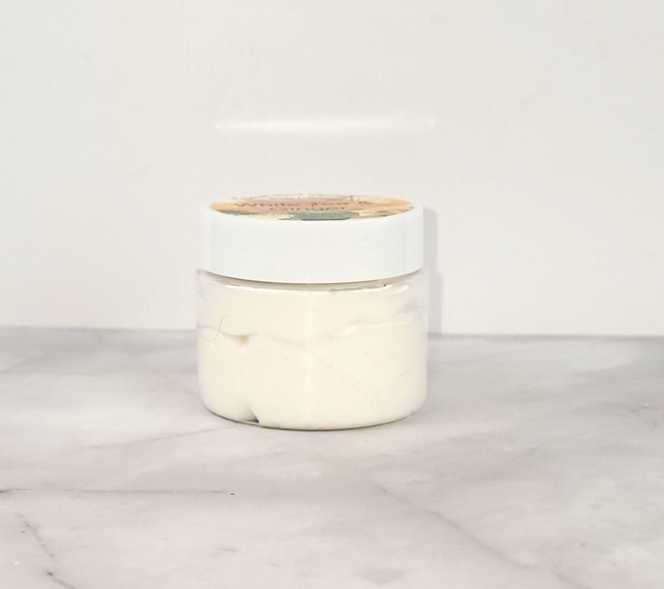 Ultra-hydrating whipped body lotion with a soothing and sophisticated fragrance